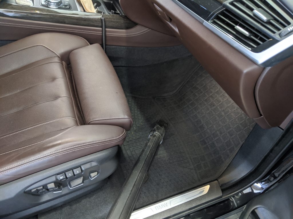 how to clean car interior - vacuum